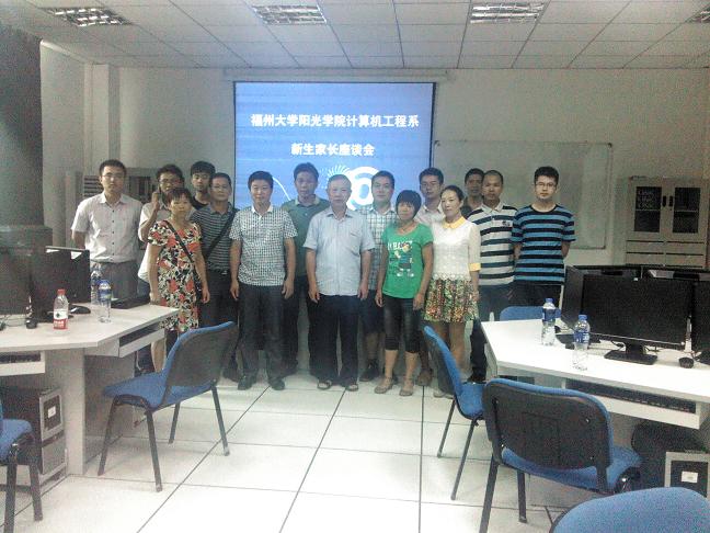 教师与家长合影20130907.jpg