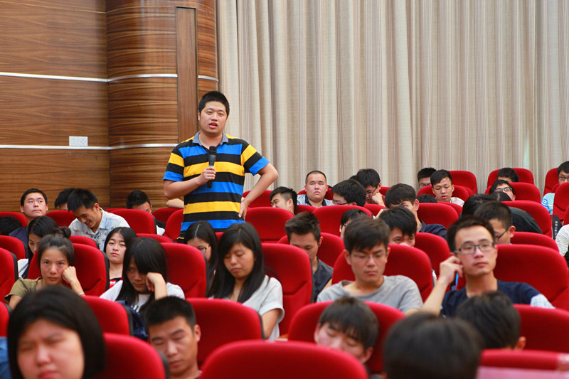 现场交流环节学生提问2_副本.jpg
