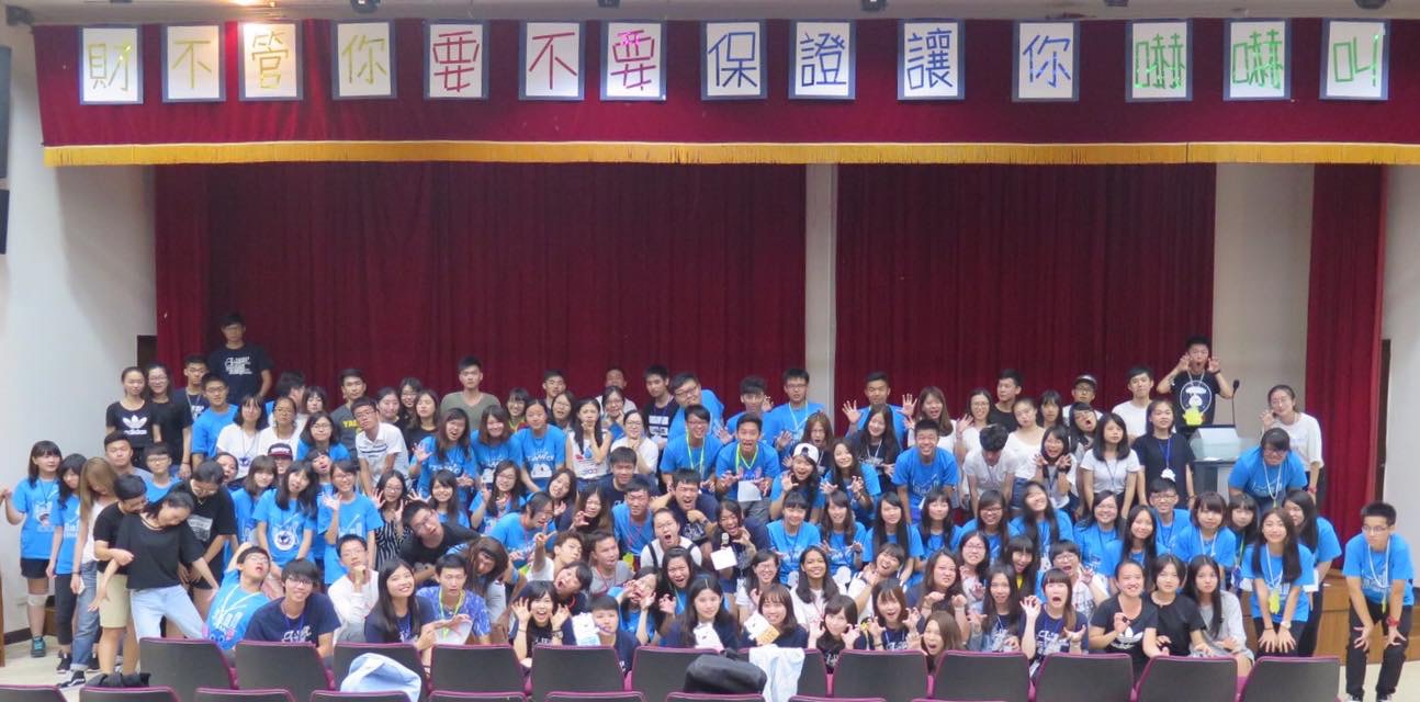 专班同学参加高雄第一科技大学财管系小迎新活动合影.jpg