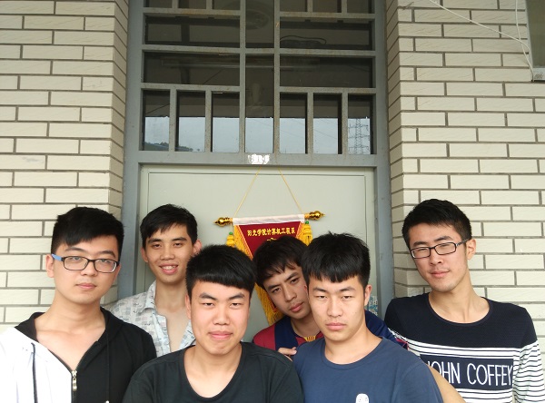 西10#811 文明宿舍舍友合影.jpg