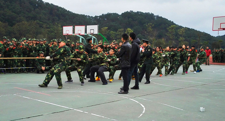 教官指导同学_副本.jpg