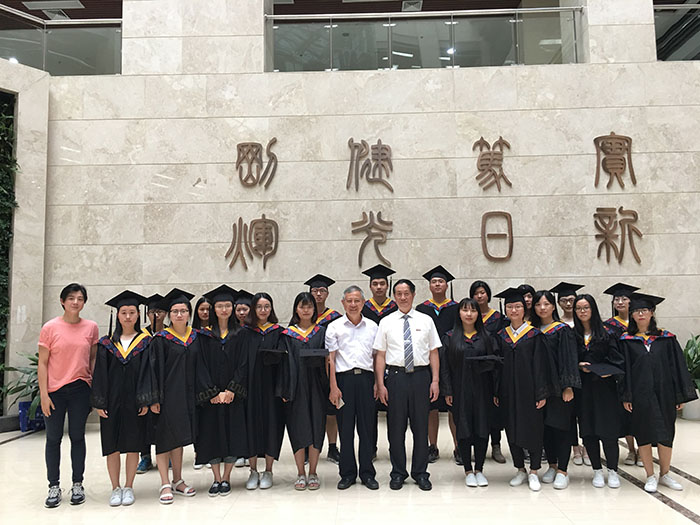 我系三优毕业生与高诚辉院长、郑忠钦主任合影.JPG