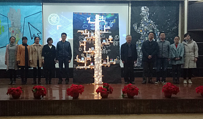 系主任郑忠钦同老师点亮科技树.jpg