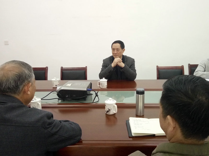 高院长悉心听取我系情况.jpg