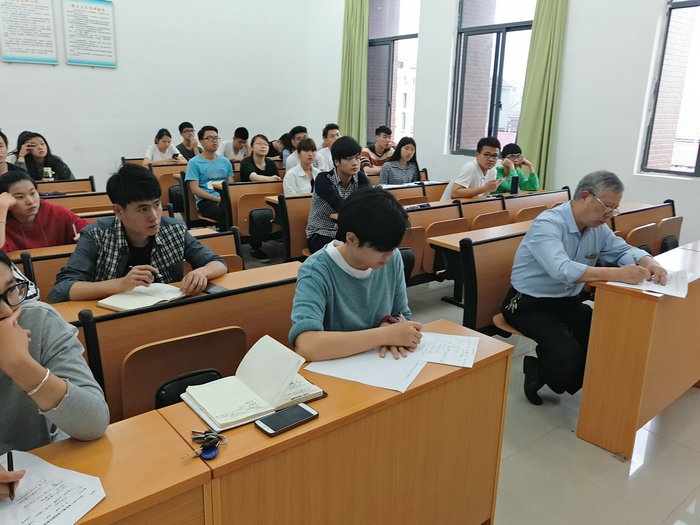 学生代表参加会议反馈问题.jpg