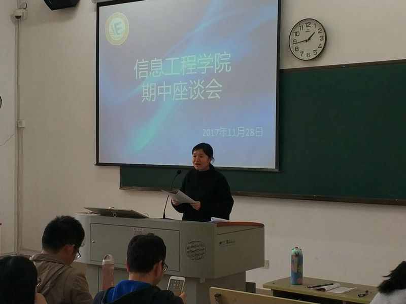 欧阳老师在做分享_副本.jpg