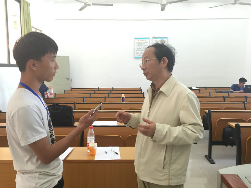 郭志伟老师评析本次毕业答辩情况.jpg