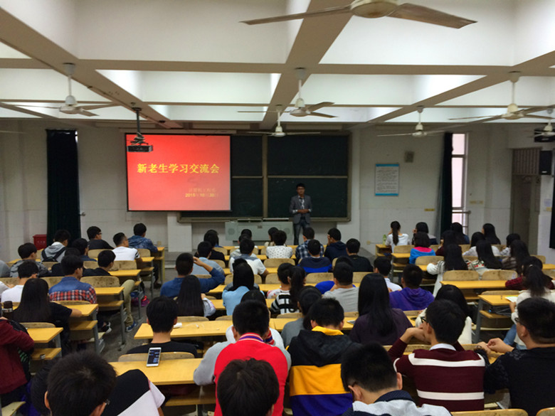 陈海林老师主持本次会议_副本.jpg