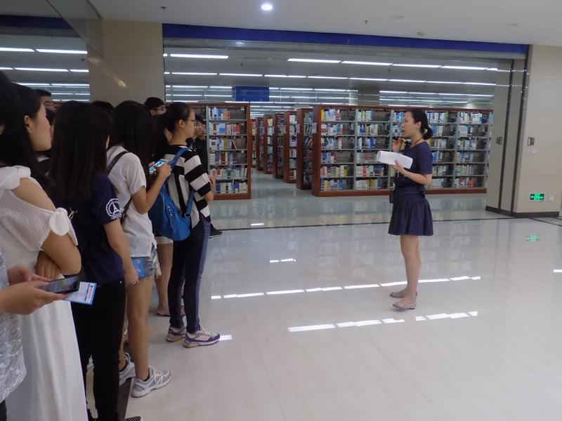 参观图书馆01.jpg