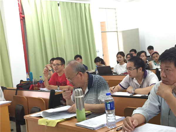 指导老师认真进行审核.JPG