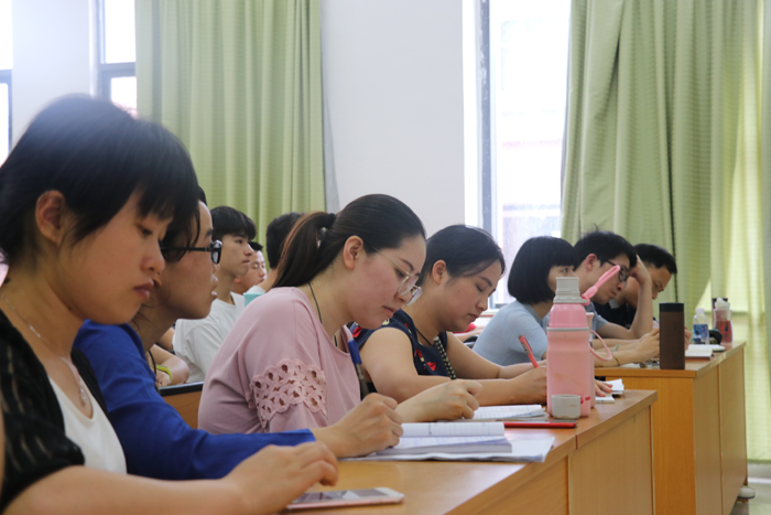0519投稿照片-师生交流2.jpg