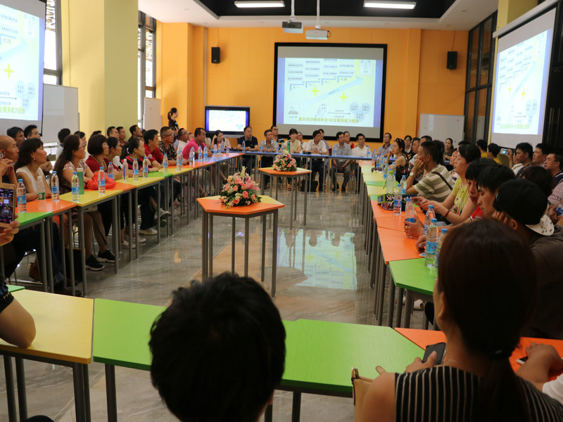 信息工程学院新生家长座谈会5_副本.JPG