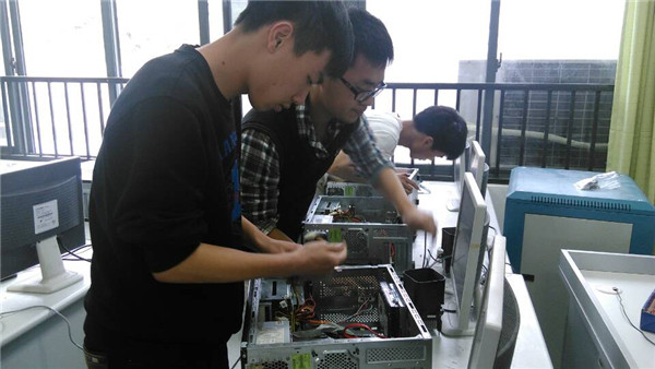 分工合作,密切配合.jpg