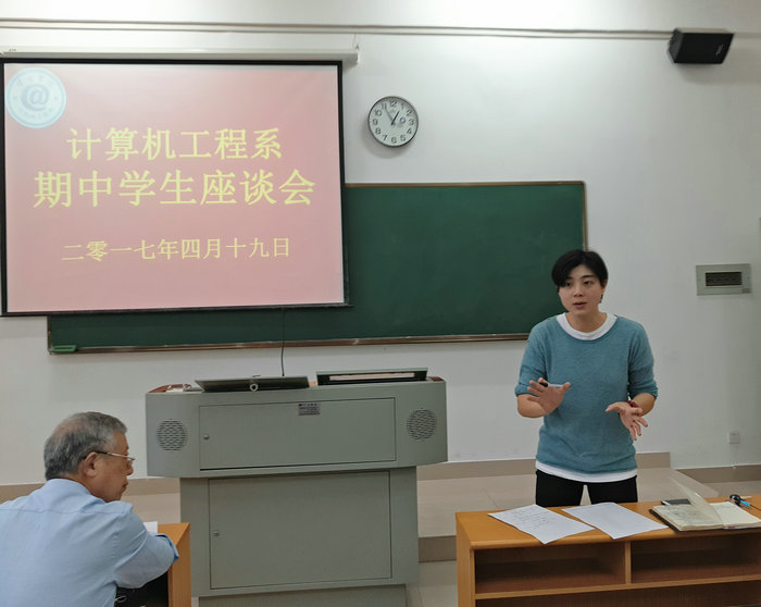 陈敏老师主持会议并针对问题解决问题.jpg