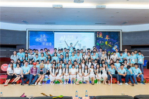 全体工作人员合影.jpg