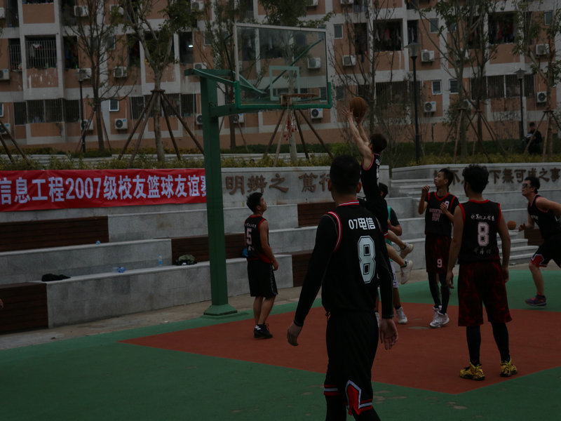 以球会友，共聚球场_副本.JPG