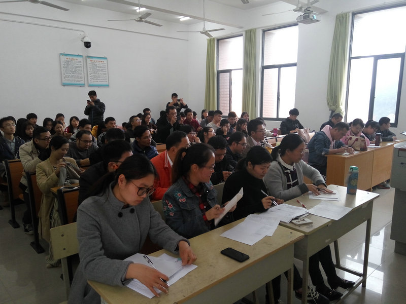 参与本次会议的学生代表和老师_副本.jpg