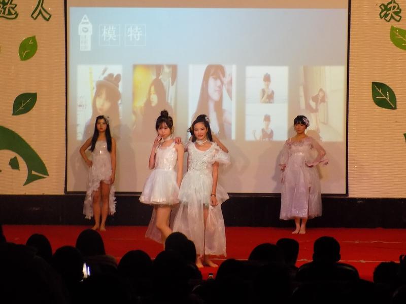 环保达人大赛之“萌芽”时装秀决赛进行时1.jpg
