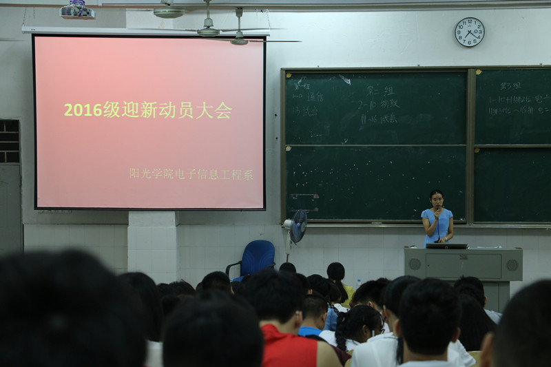 吴棋枝老师要求15级学生对迎新生工作要认真对待_副本.jpg