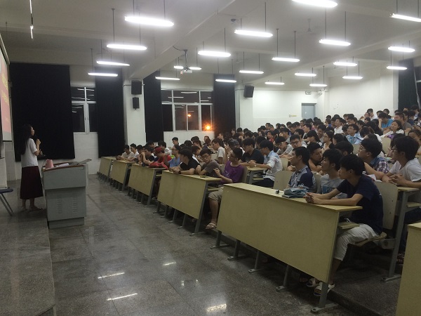 同学们认真听讲2.JPG