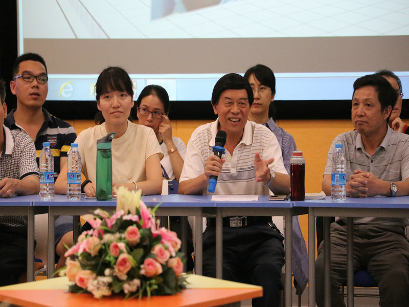 信息工程学院新生家长座谈会_副本.JPG