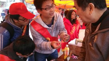 热心为居民解答.jpg