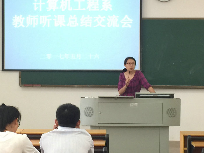 邱烨老师针对课堂管理提出探讨.JPG