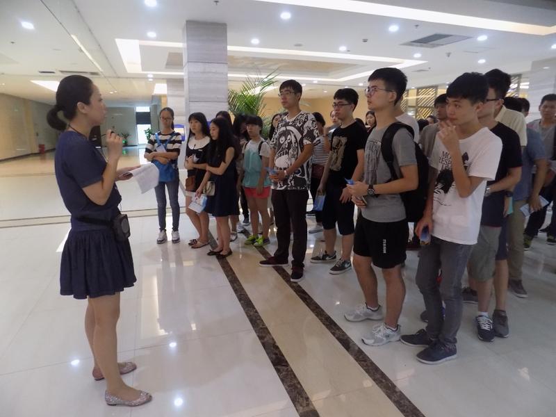 参观图书馆02.jpg