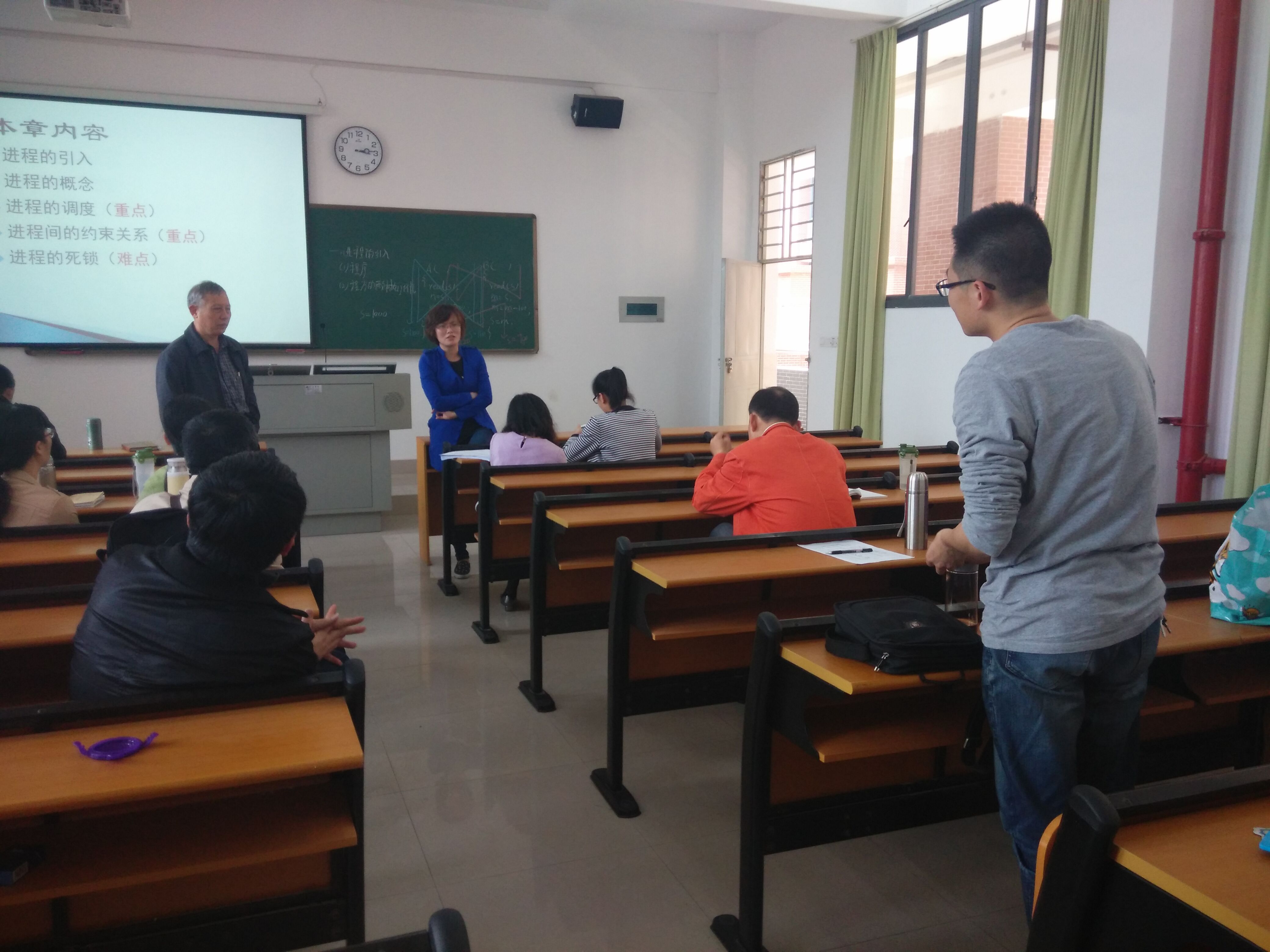 蒋伟杰对俞颖老师的优秀教学示范课提出建议.jpg