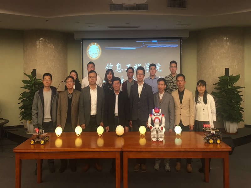 0409 投稿照片-信息工程学院-筑梦青春,众创未来 ---信息工程学院第一届大学生科技节开幕1_副本.jpg
