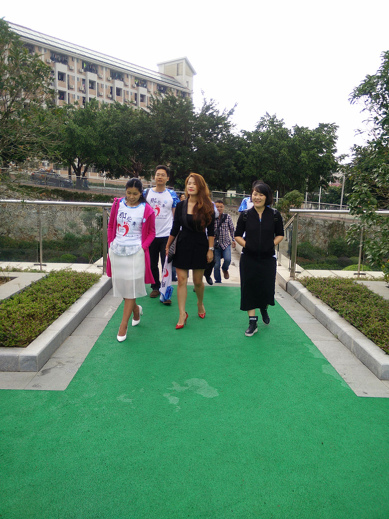 8图书馆顶楼看起来好美啊_副本.jpg