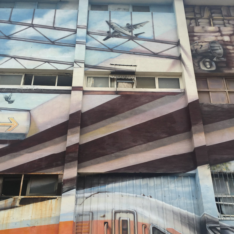 赴台学子利用课余,领略台湾风土人情,图为台湾彩绘建筑外墙.JPG
