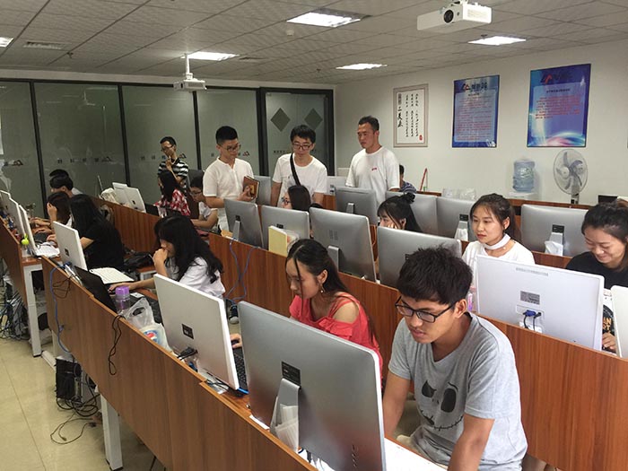 我院教师深入智游公司学生实训基地了解学生实践情况.jpg