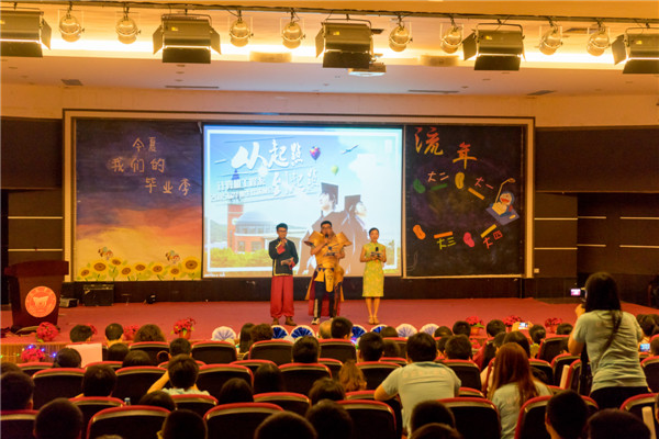 主持人(中间为林靖老师,左边为陈海林老师,右边为陈银屏老师).jpg