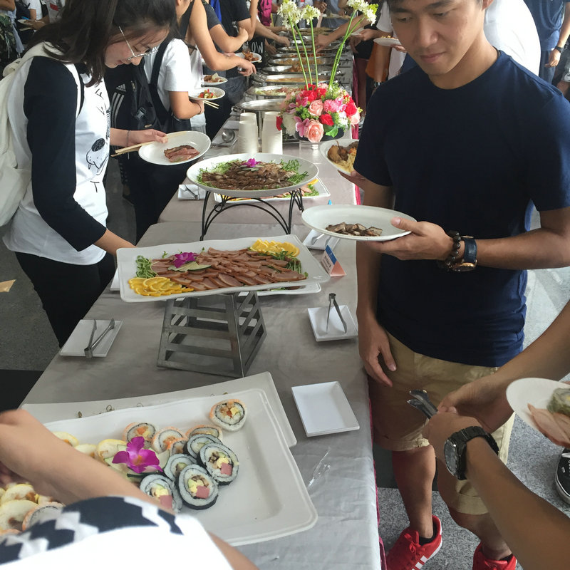 同学们受到台湾师生的热烈欢迎,参加迎新餐会.JPG