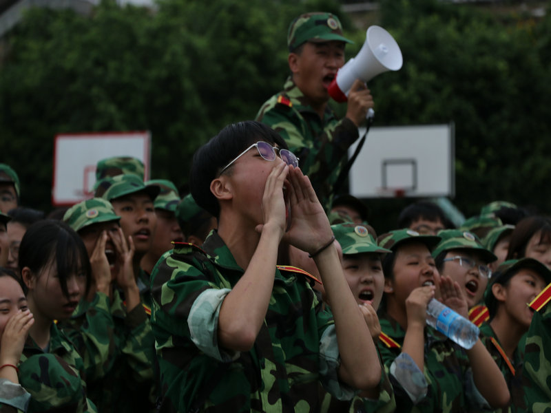 奋力的呐喊与助威_副本.JPG
