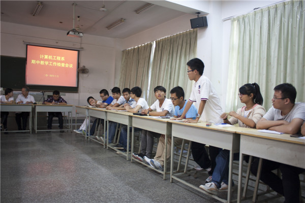 期中教学反馈会议 (4).jpg