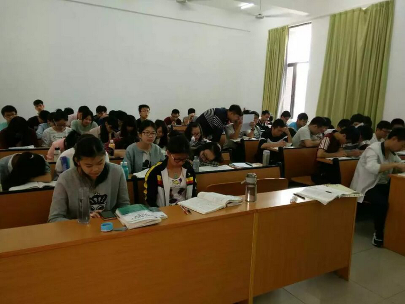 主题班会现场_副本.png
