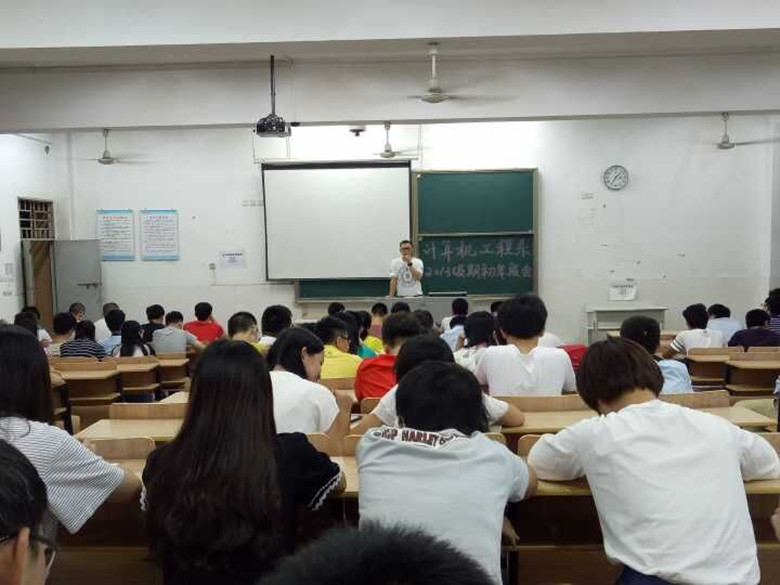 系学生党支部书记、2013级辅导员郭策老师.jpg