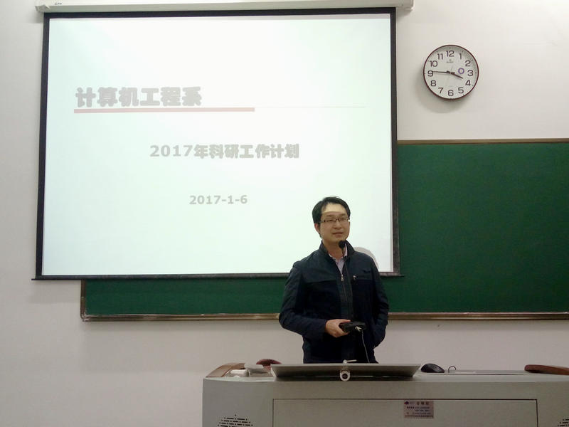 黄风华老师对科研工作计划进行总结部署.jpg