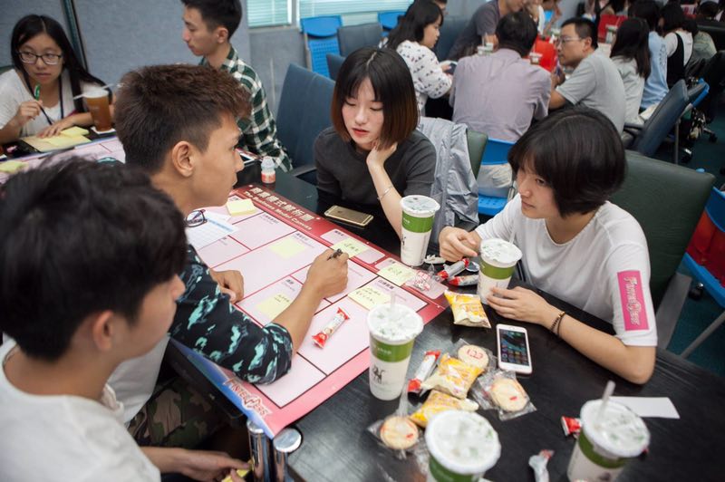 专班同学开展小组讨论.jpg