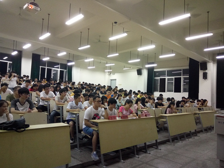 迎新动员大会参加者.jpg