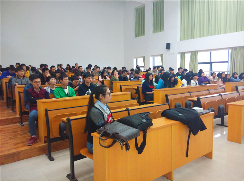 来参加会议的学生_副本.jpg