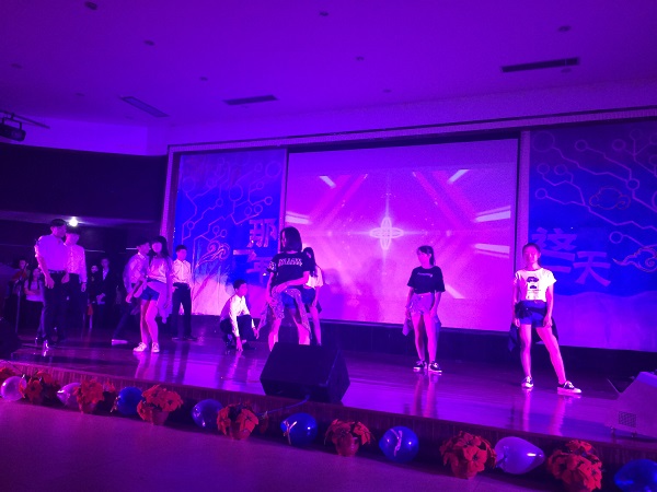 舞蹈《hip song》.jpg