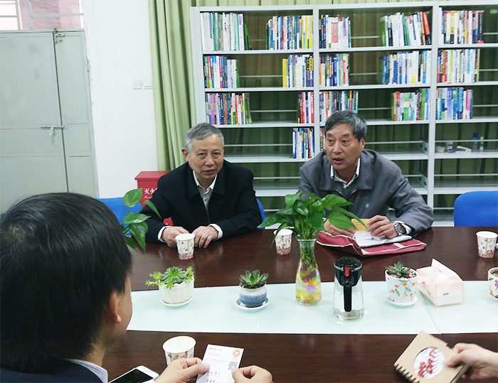 汤德平副校长同嘉宾深入交谈大数据合作办学.jpg