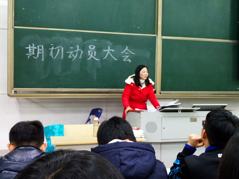 陈银屏老师主持本次会议 (1)_副本.jpg