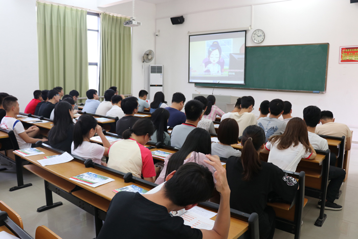 0528投稿照片-住房公积金宣讲2.jpg